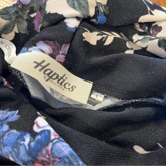 Clearance !!! Floral Black sweater - Picture 11 of 15